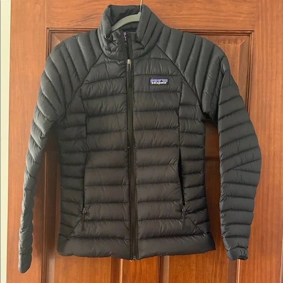 Patagonia Black Women's Down Puffer Jacket - Picture 1 of 3